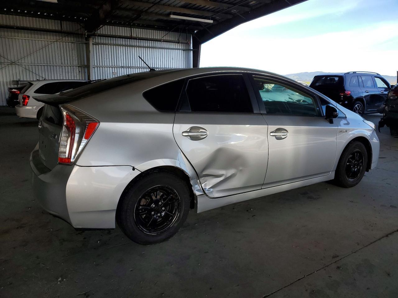 2013 Toyota Prius Two - Фото 3