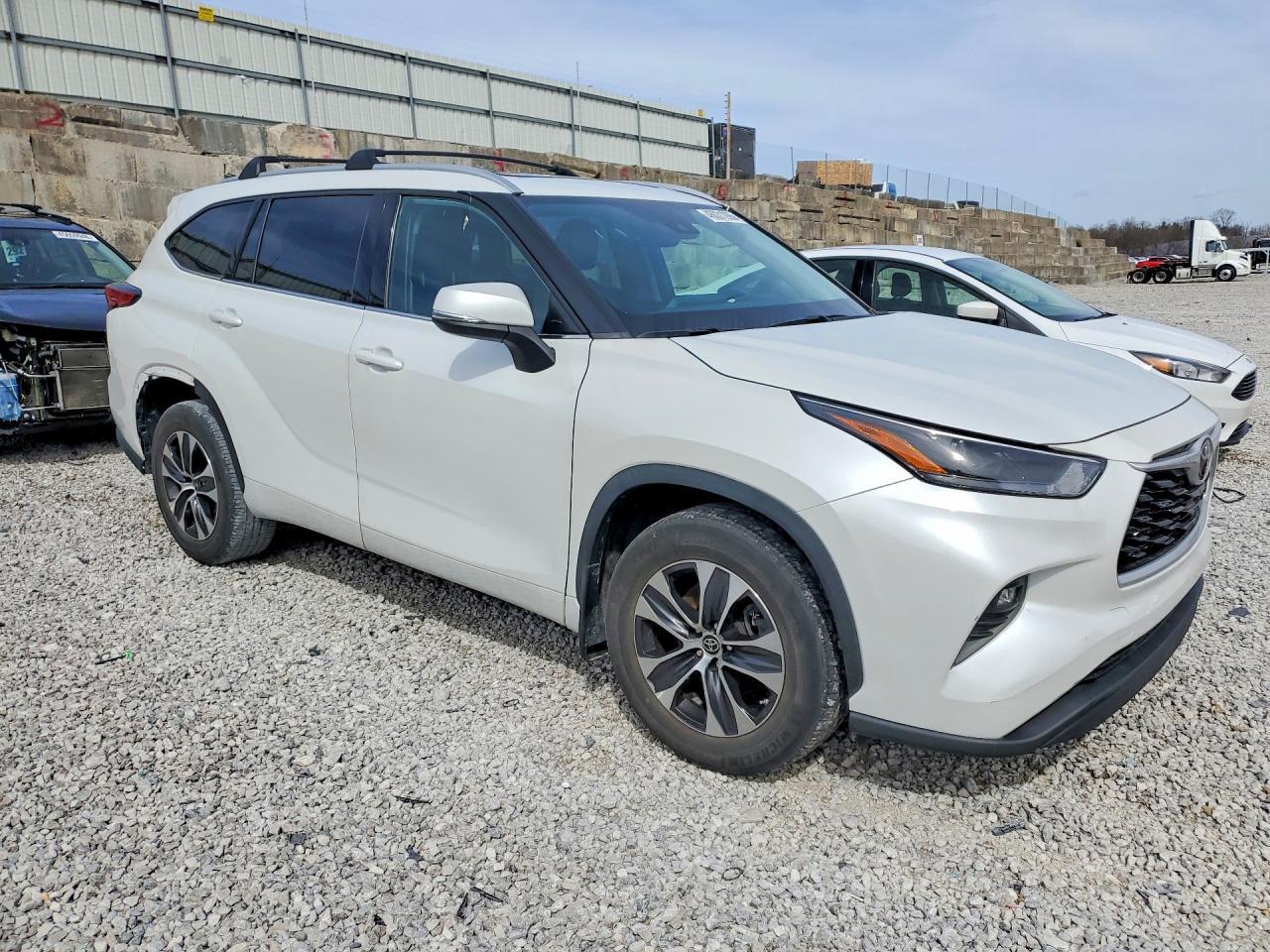 2022 Toyota Highlander Xle - Фото 4
