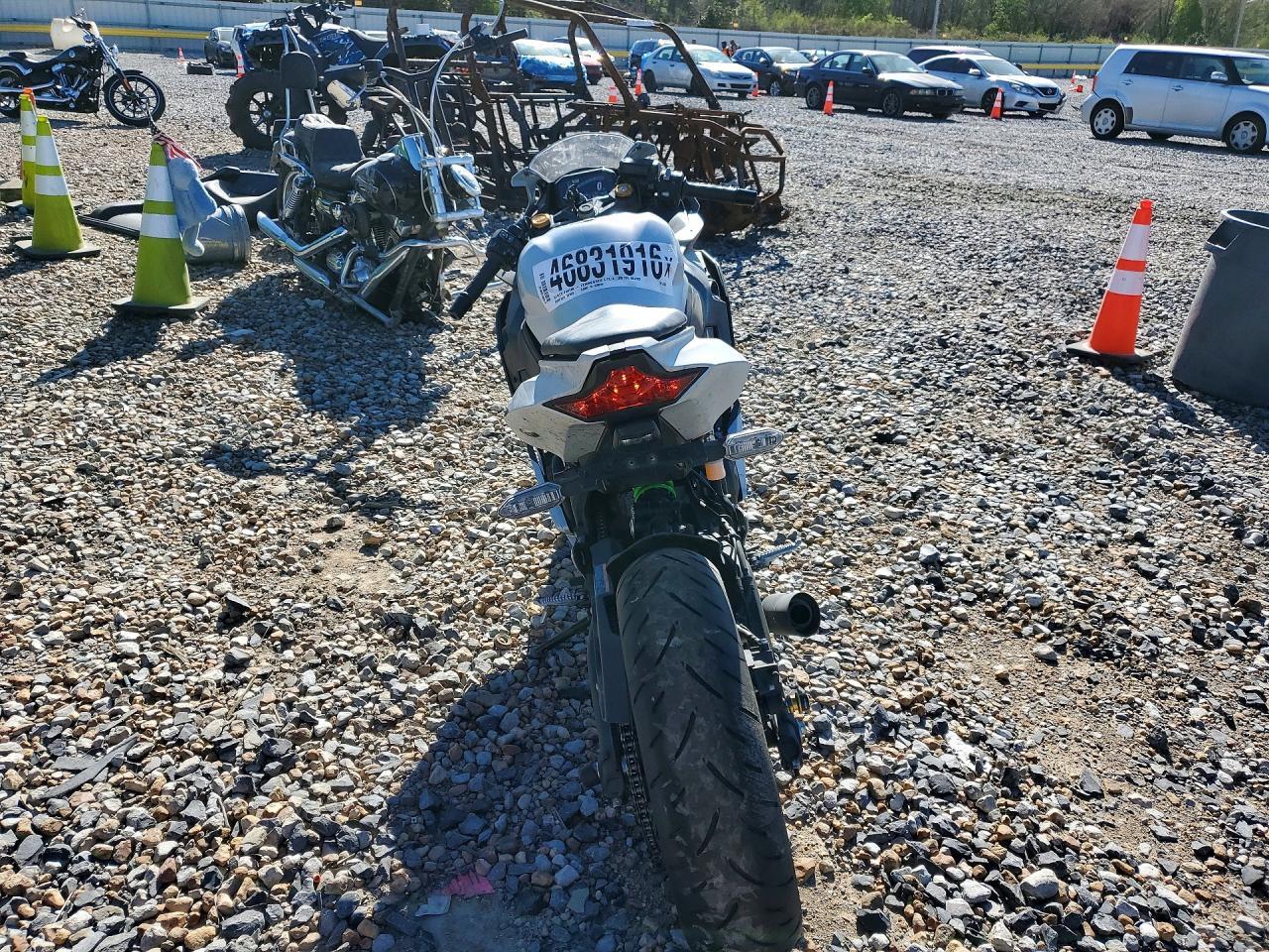 2025 Kawasaki Zx400 S - Image 4