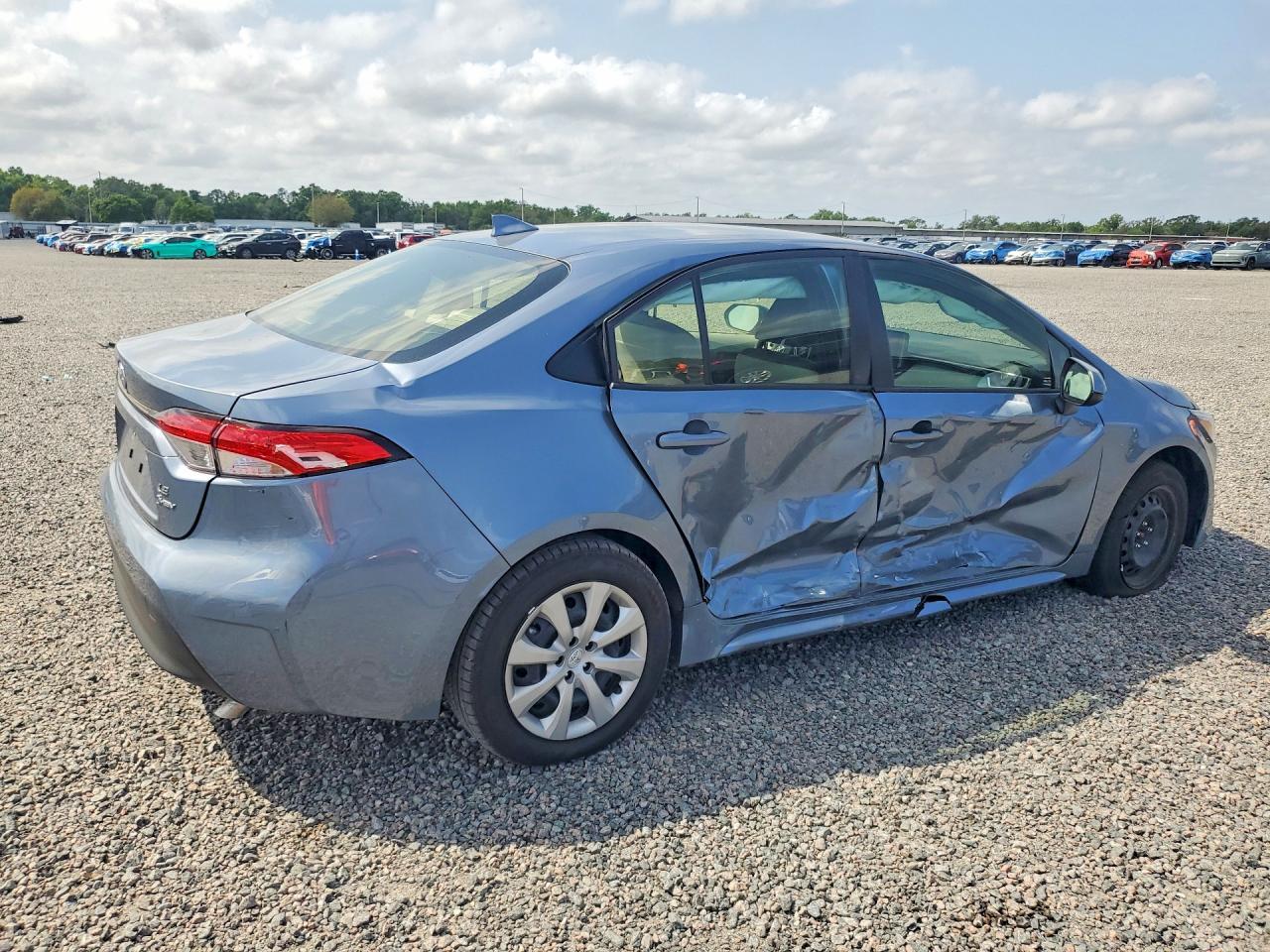 2025 Toyota Corolla Hybrid Le - Image 3