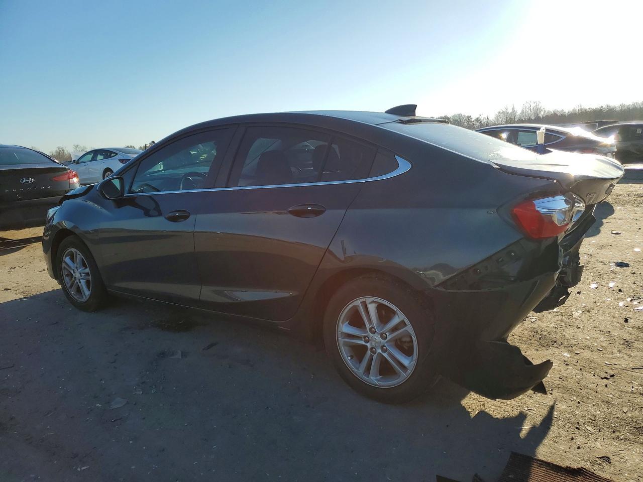 2017 Chevrolet Cruze Lt - Image 2