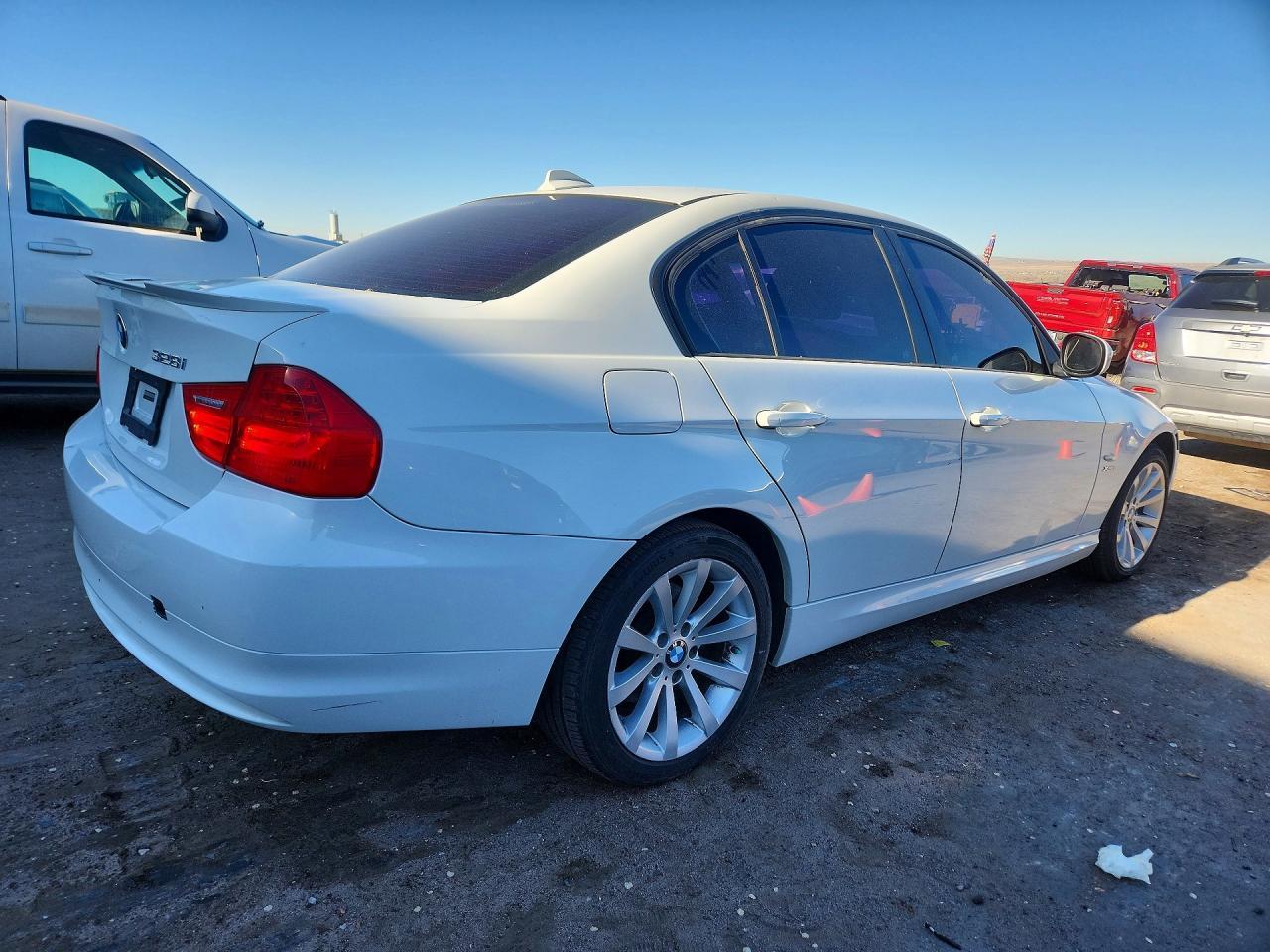 2011 BMW 328 Xi Sulev - Image 3