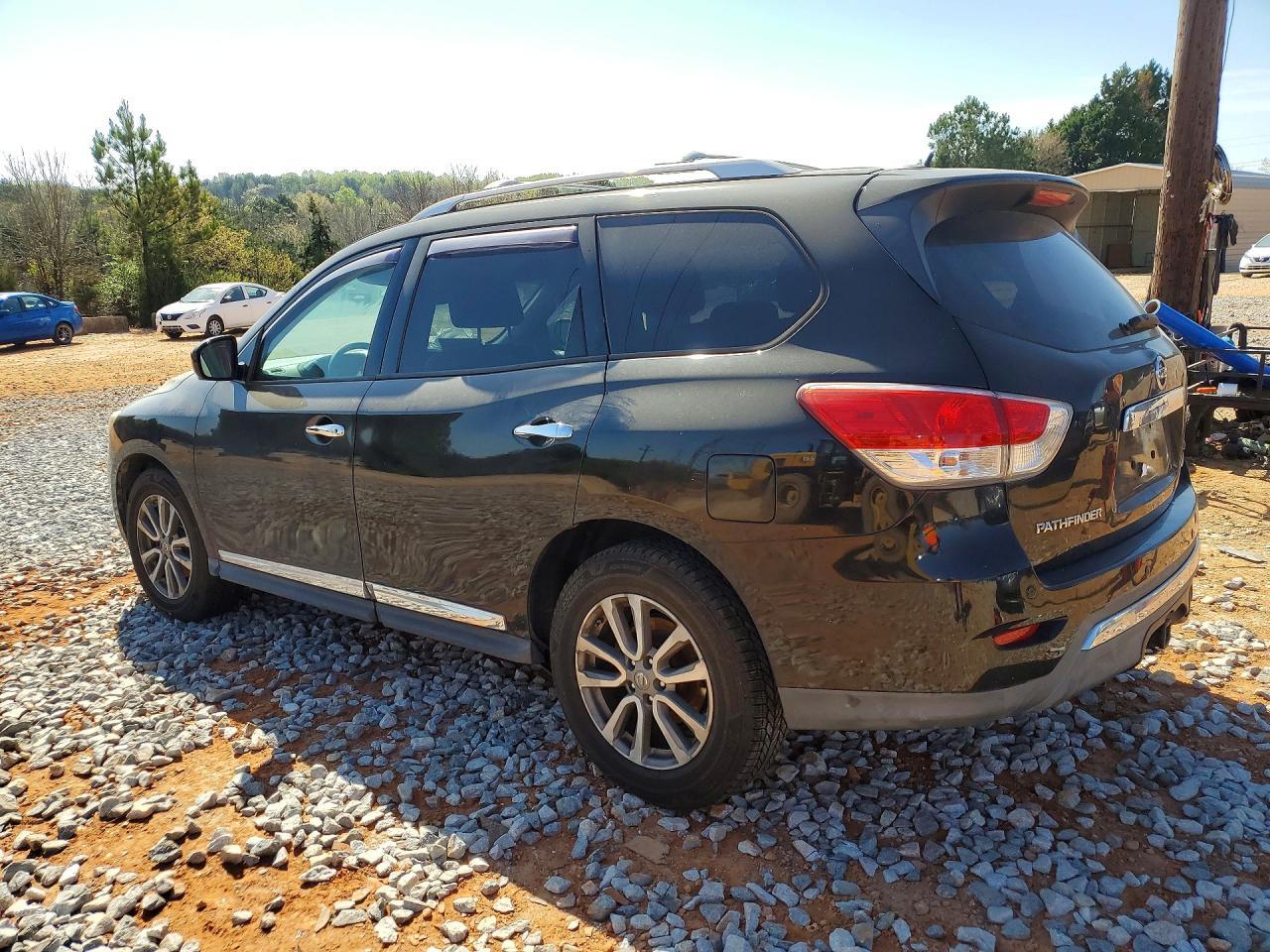 2013 Nissan Pathfinder S - Image 2