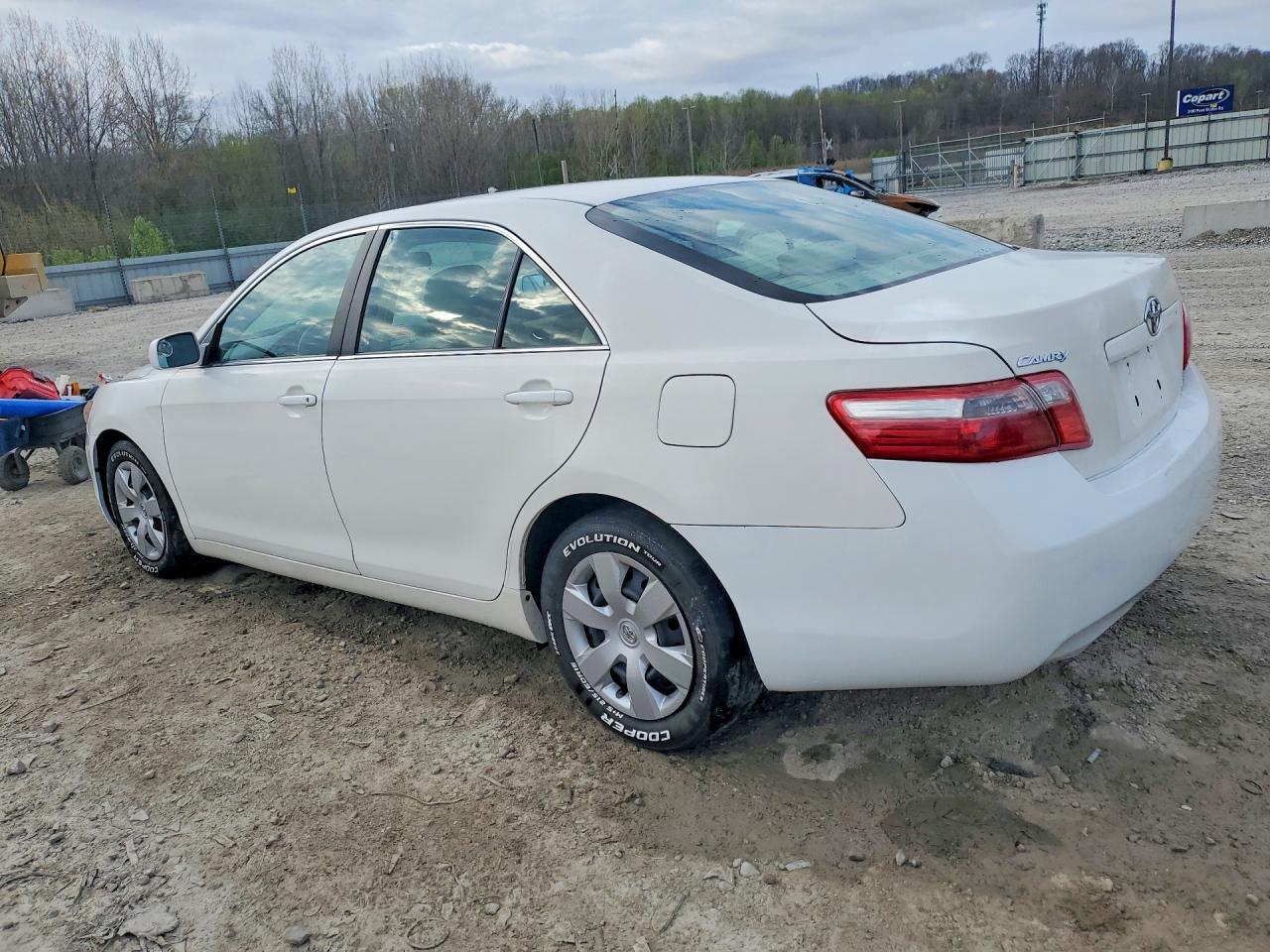 2008 Toyota Camry Le - Фото 2