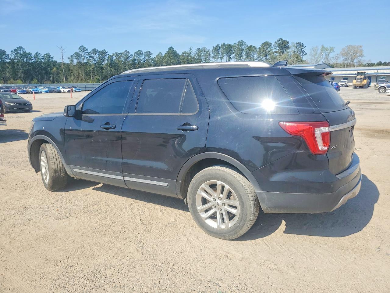 2016 Ford Explorer Xlt - Фото 2