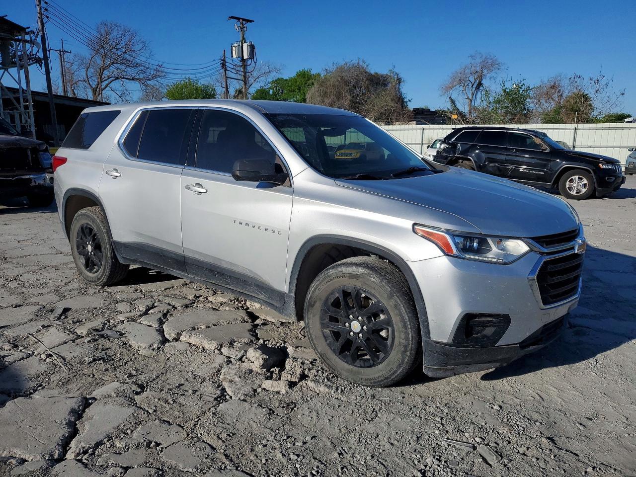 2021 Chevrolet Traverse Ls - Фото 4