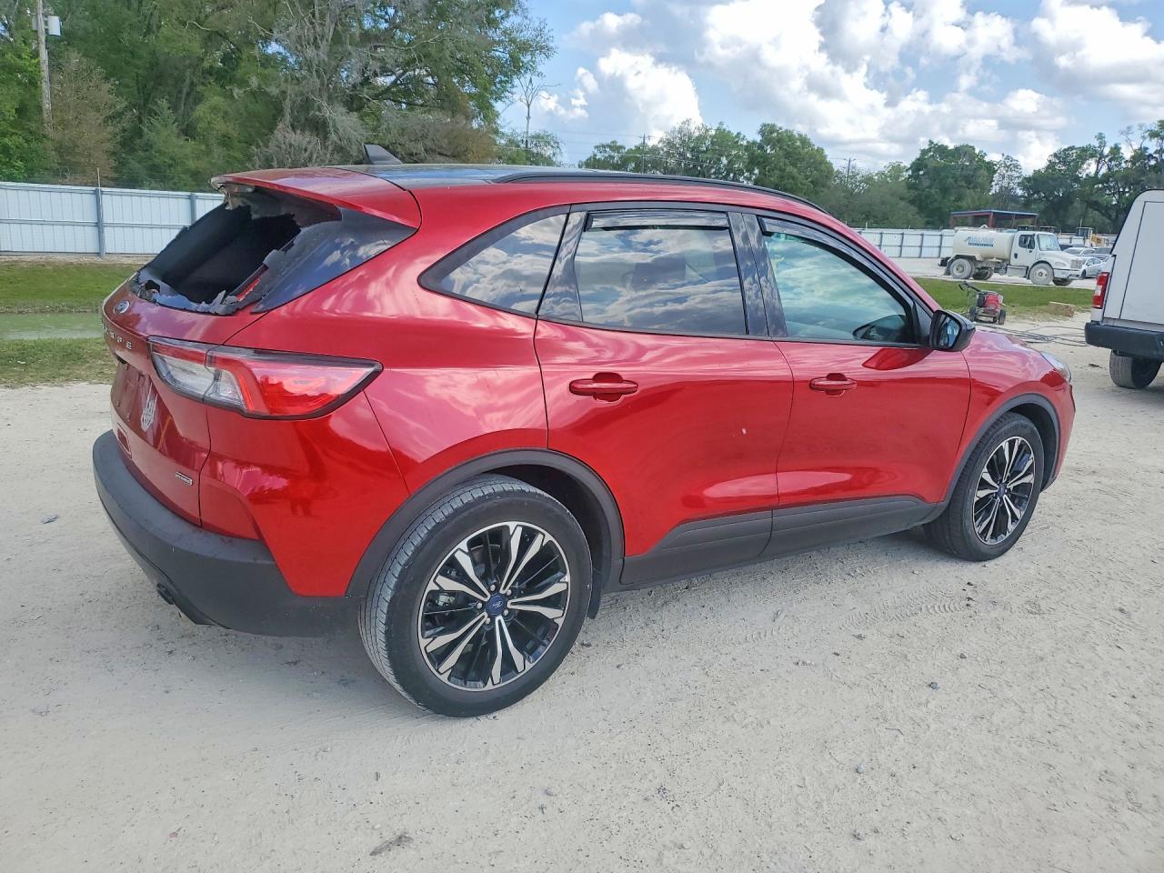 2021 Ford Escape Se - Фото 3