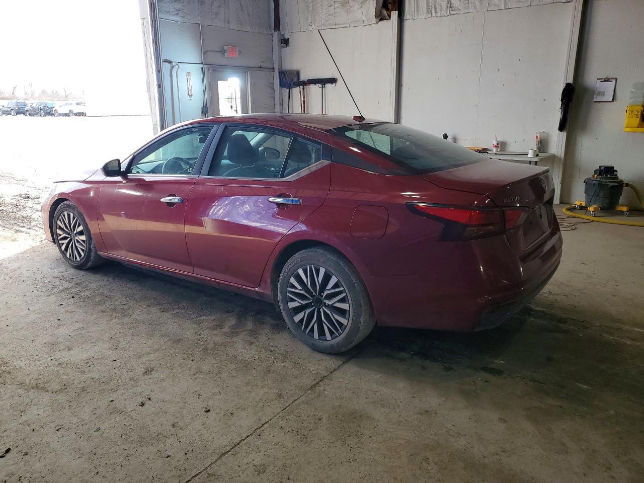 2024 Nissan Altima 2.5 Sv - Image 2