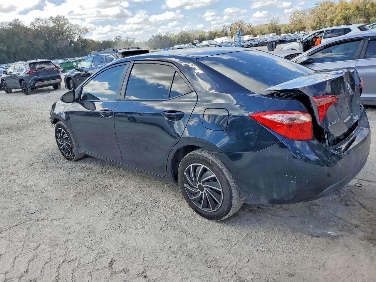 2019 Toyota Corolla Le - Фото 2