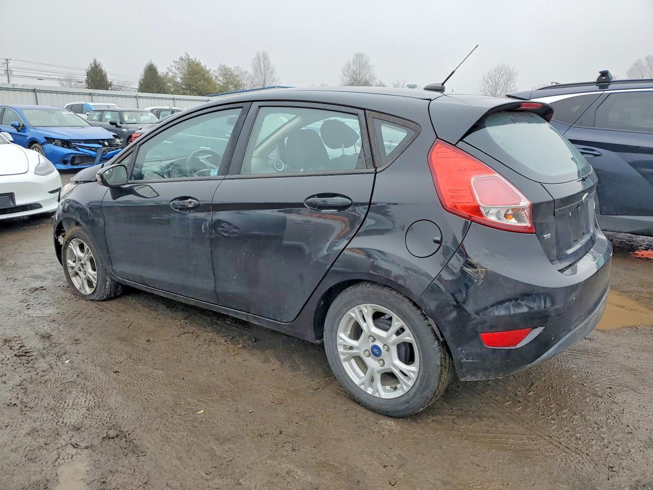 2015 Ford Fiesta Se - Фото 2