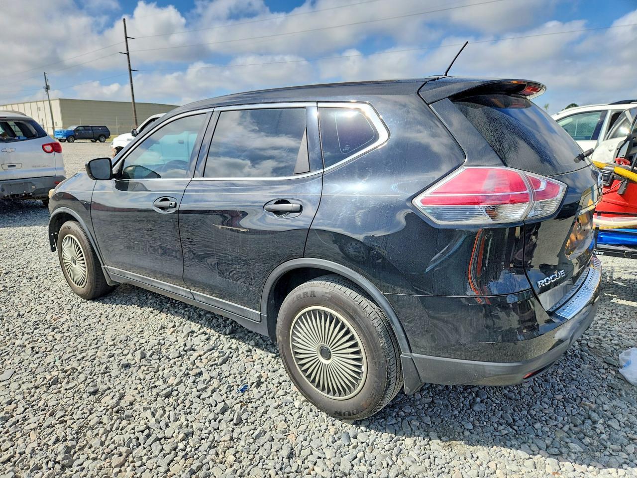 2016 Nissan Rogue S - Фото 2