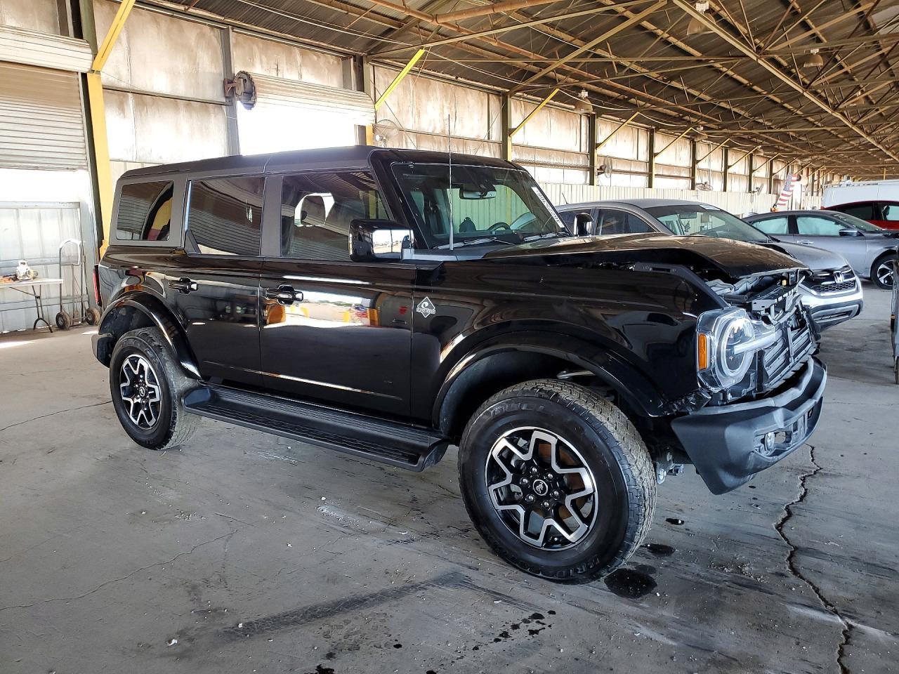 2025 Ford Bronco Outer Banks - Image 4