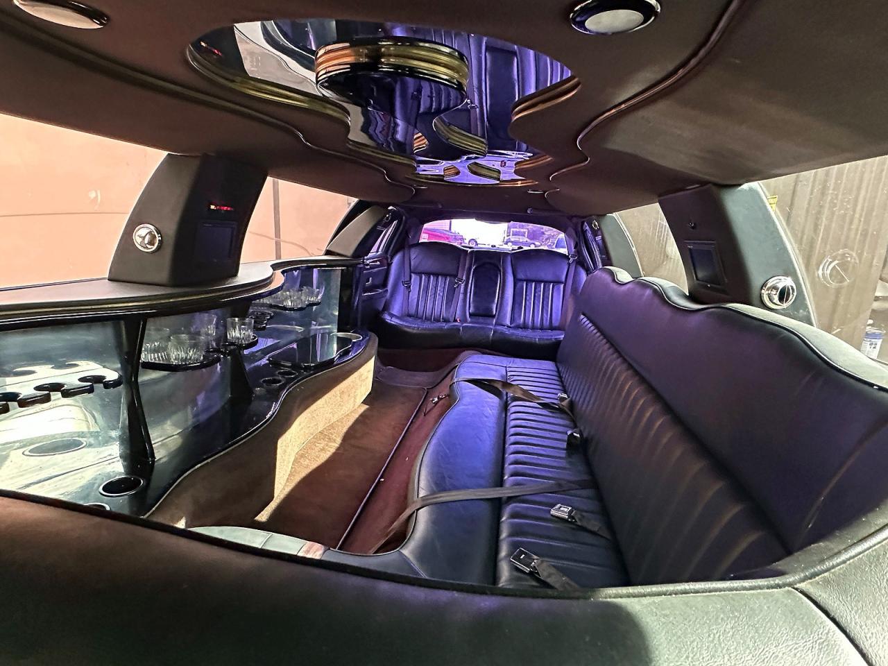 2005 Lincoln Town Car Executive - Фото 6