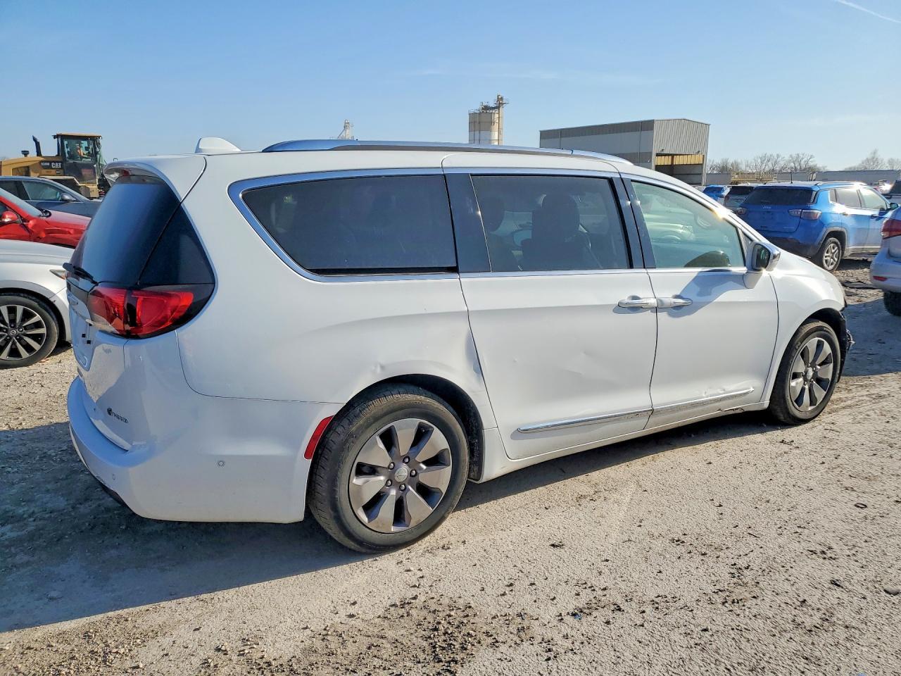 2019 Chrysler Pacifica Hybrid Limited - Фото 3