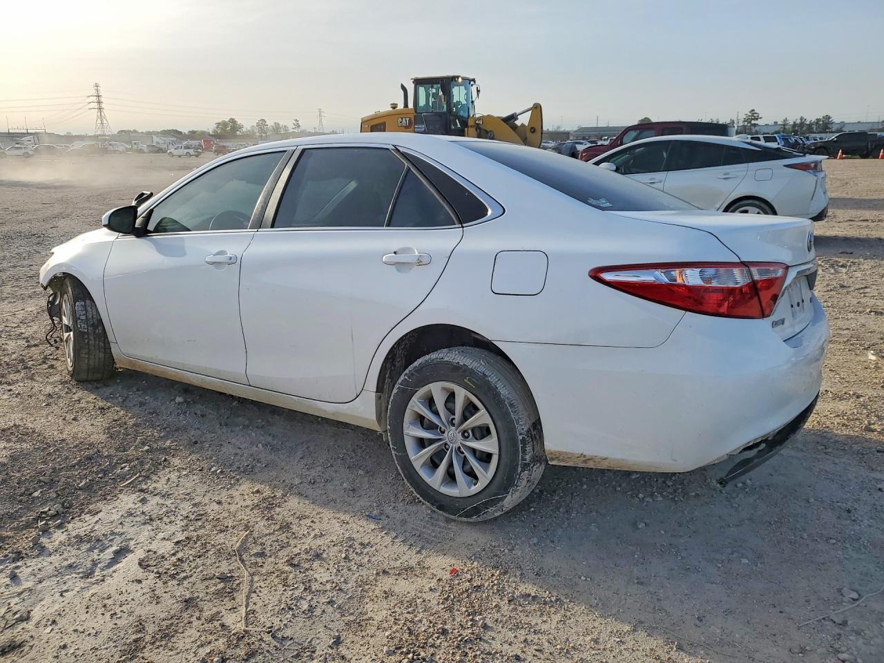 2016 Toyota Camry Le - Фото 2