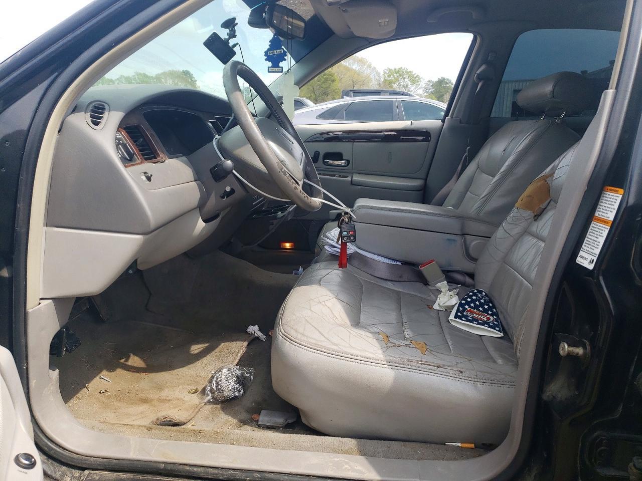 2000 Lincoln Town Car Executive - Image 7