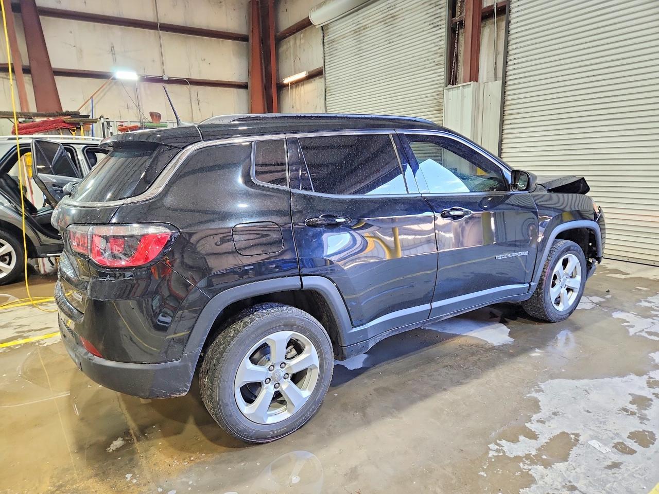 2018 Jeep Compass Latitude - Image 3