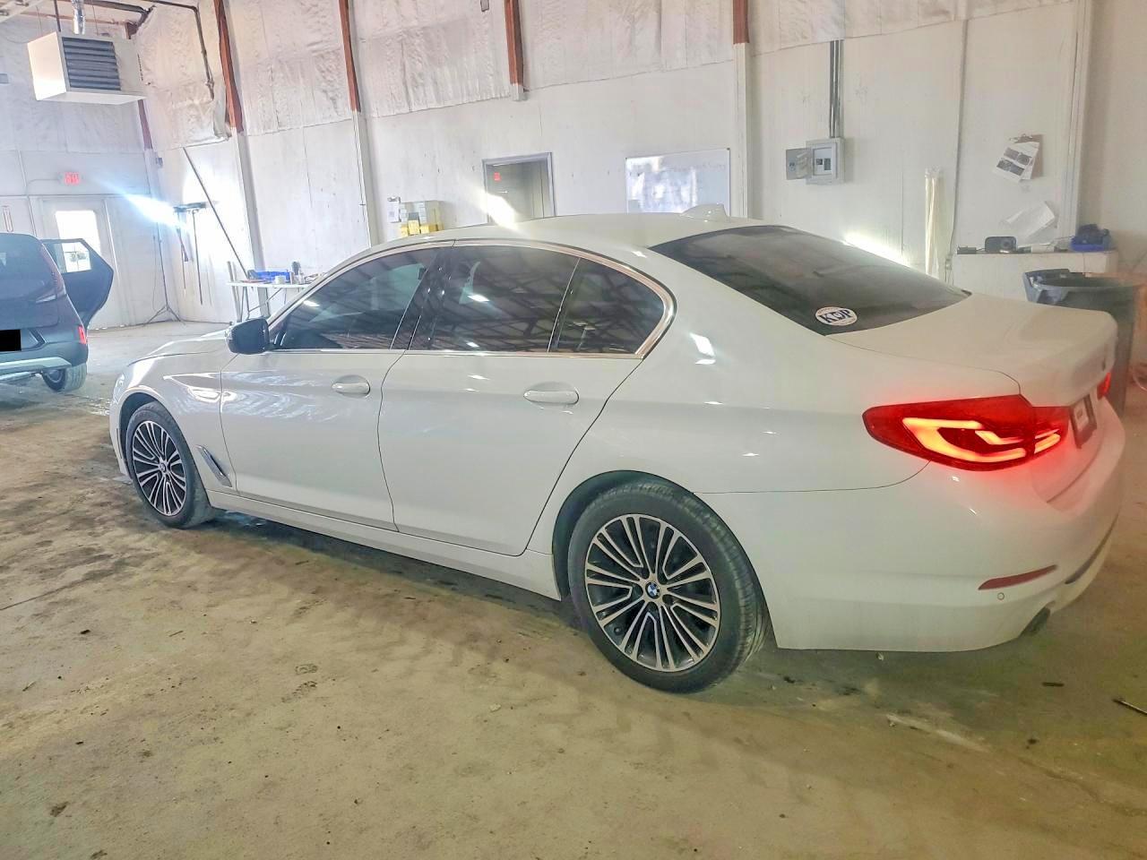 2019 BMW 530 I - Image 2