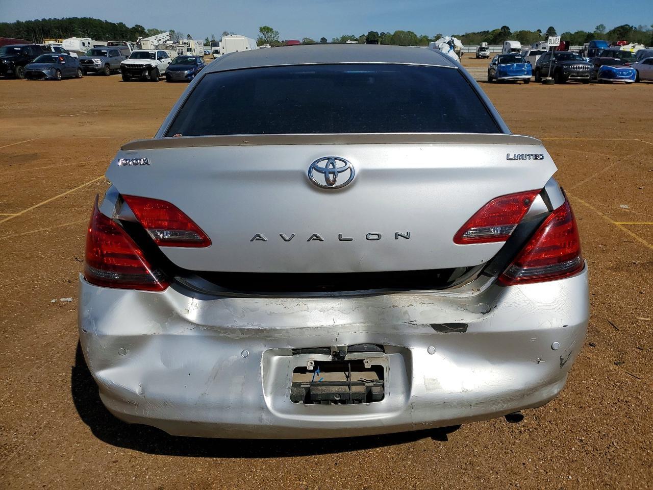 2008 Toyota Avalon Limited - Image 6