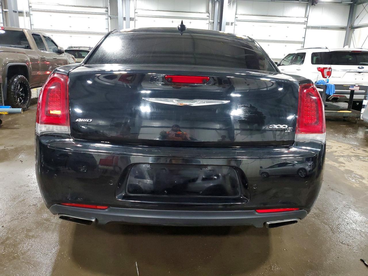 2017 Chrysler 300 S - Image 6