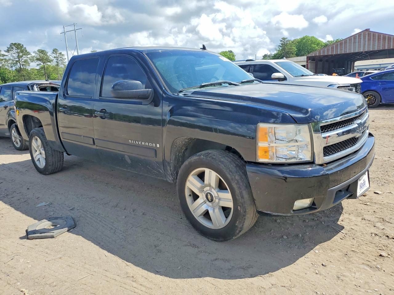 2007 Chevrolet Silverado C1500 Crew Cab - Image 4