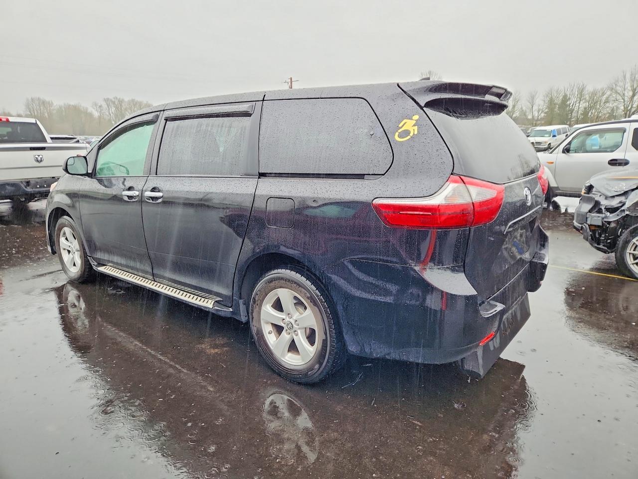 2020 Toyota Sienna L 7-Passenger - Фото 2