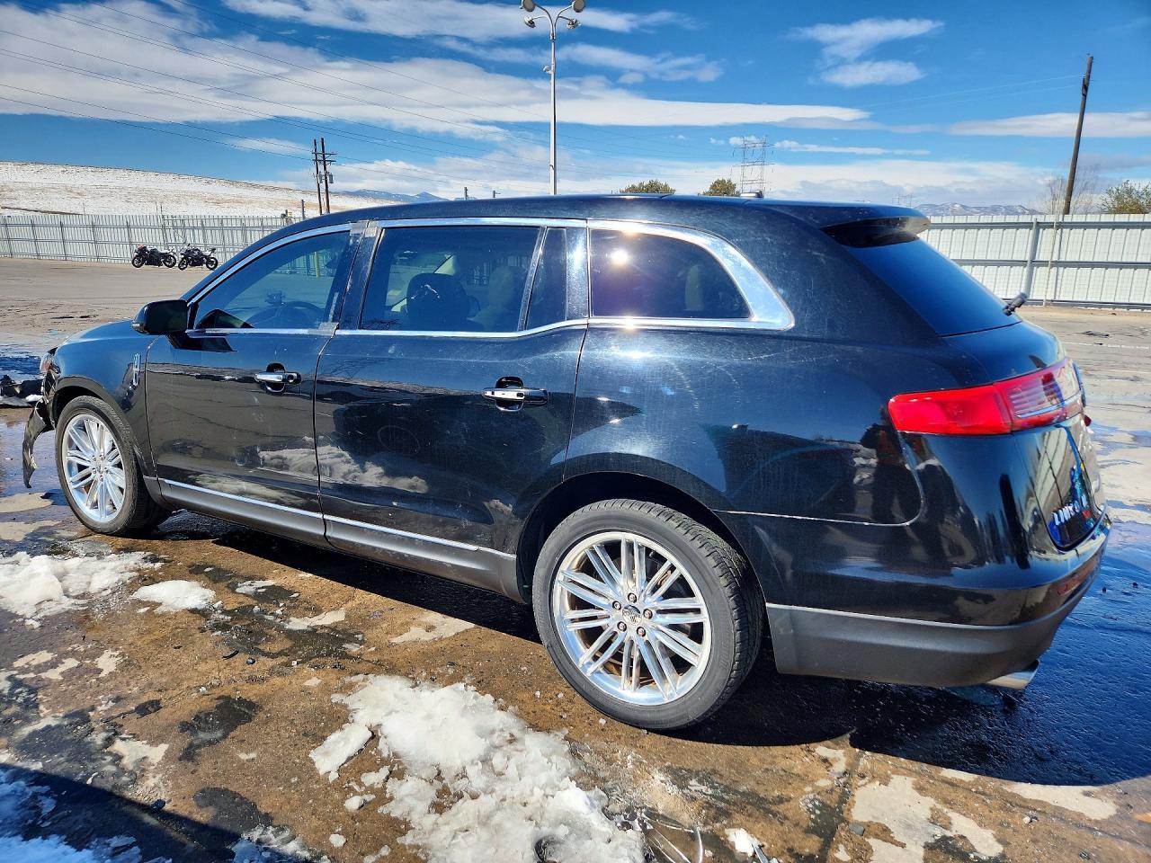 2019 Lincoln Mkt - Фото 2
