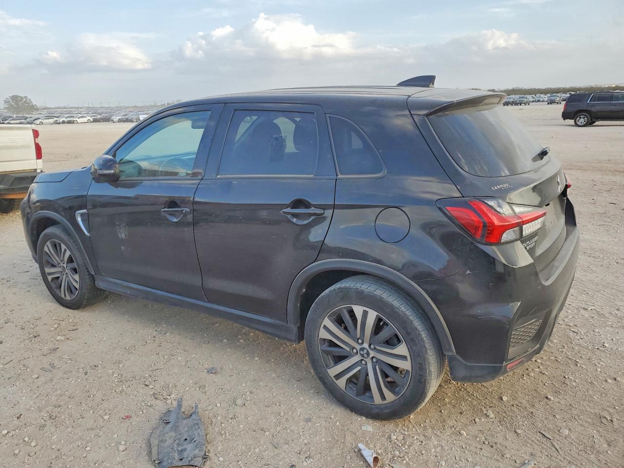 2020 Mitsubishi Outlander Sport Se - Фото 2