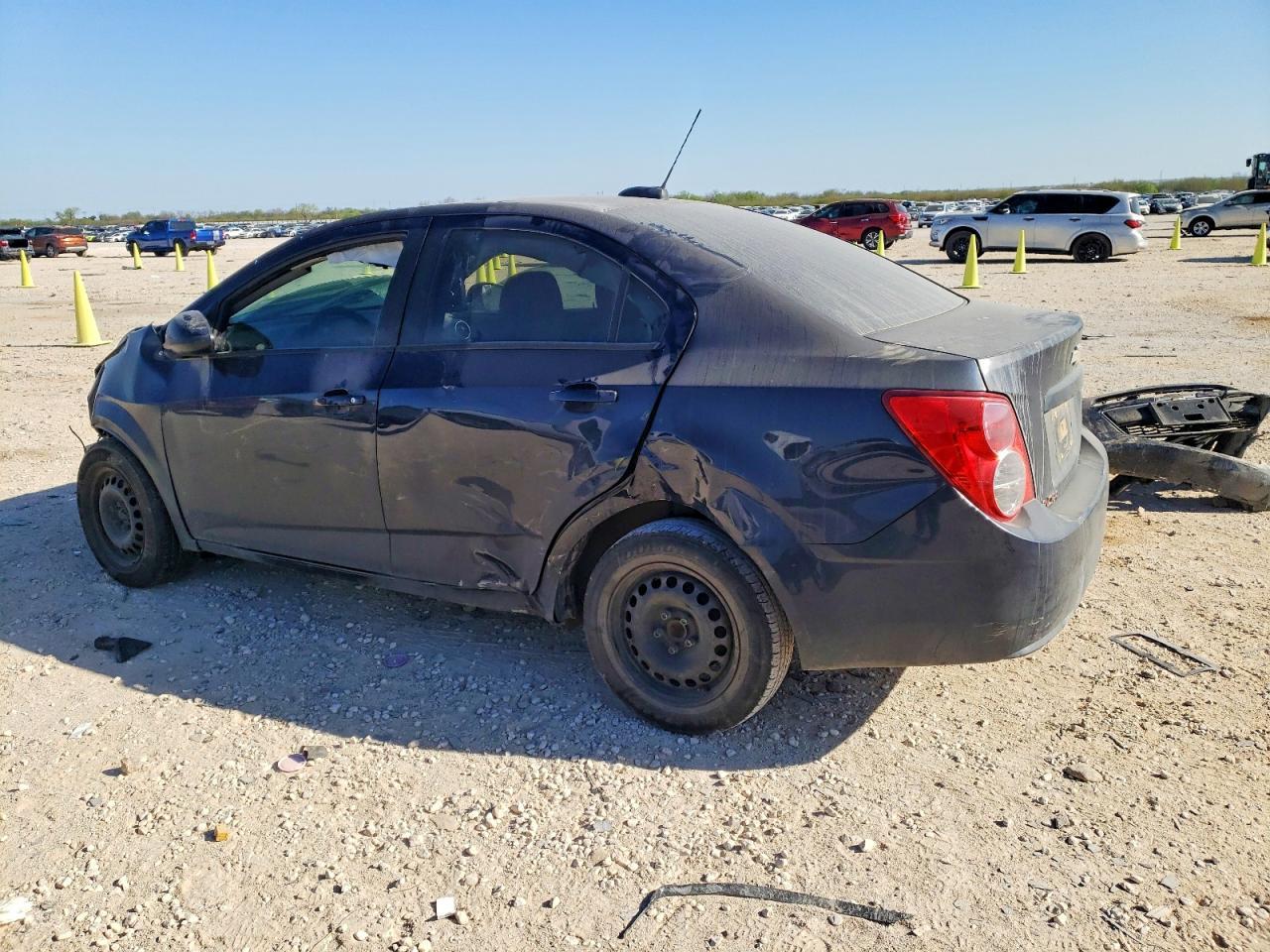 2016 Chevrolet Sonic - Фото 2