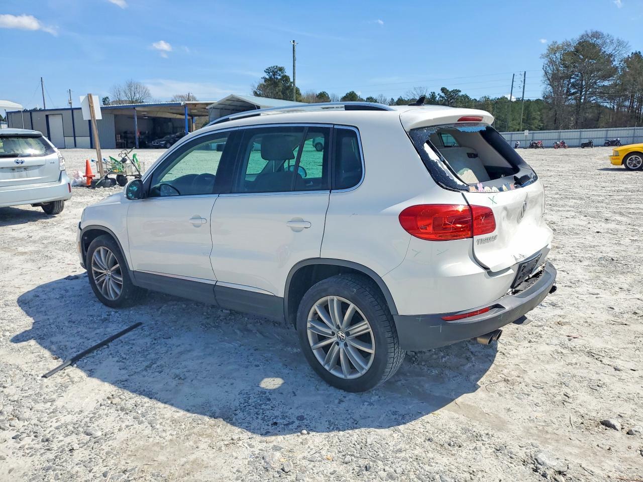 2013 Volkswagen Tiguan S - Фото 2