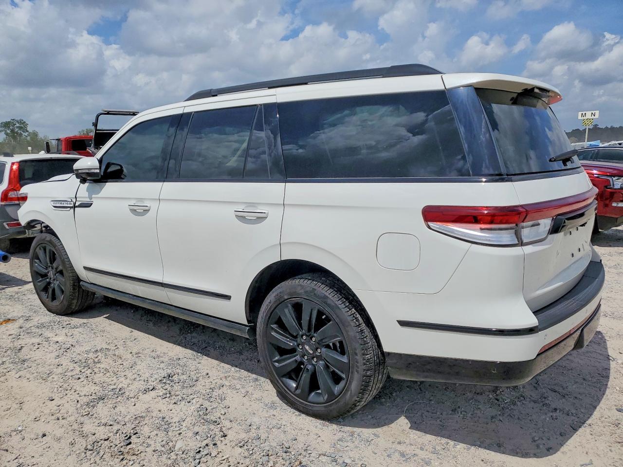 2022 Lincoln Navigator Reserve - Image 2