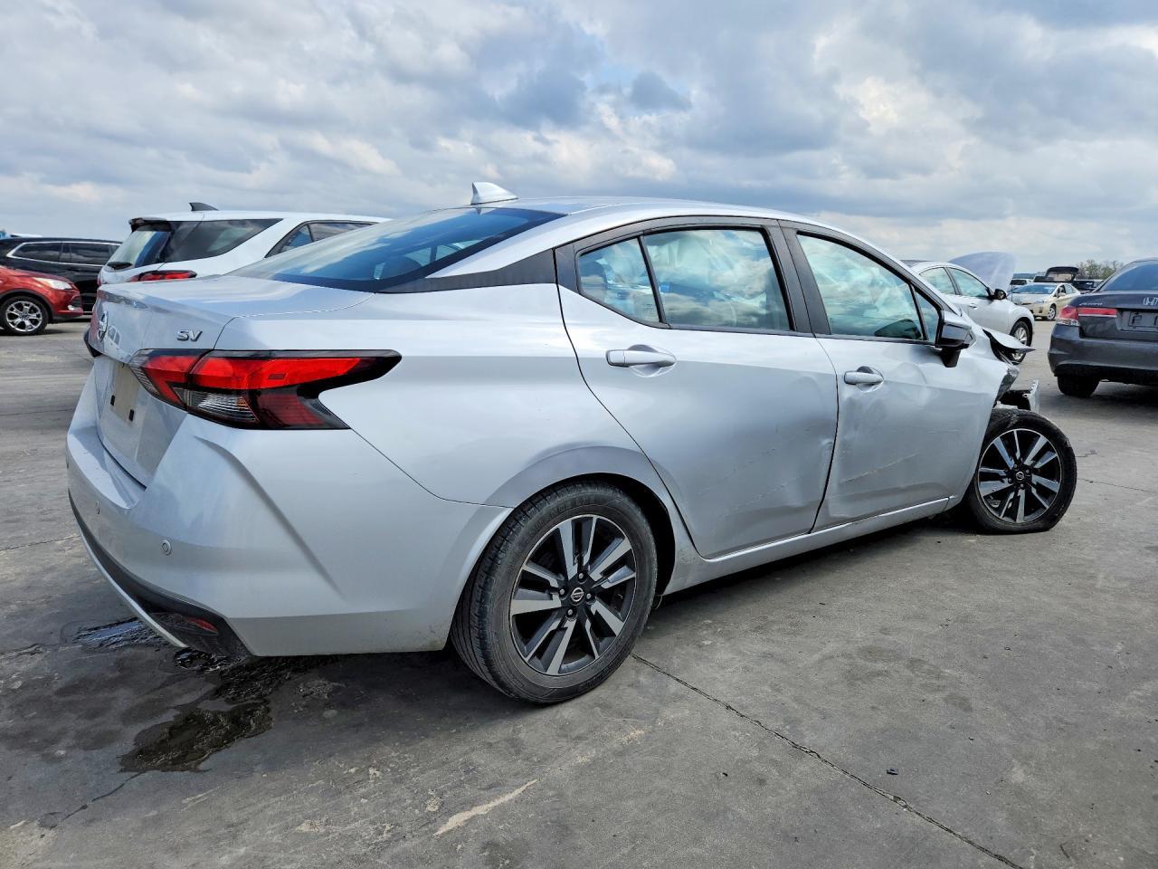 2021 Nissan Versa Sv - Image 3