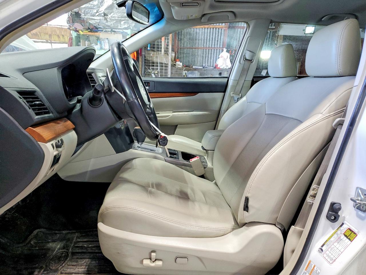 2013 Subaru Outback 2.5I Limited - Image 7