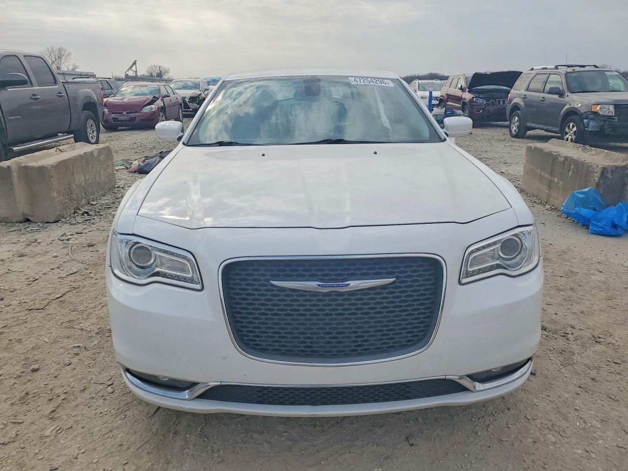 2019 Chrysler 300 Touring - Фото 5