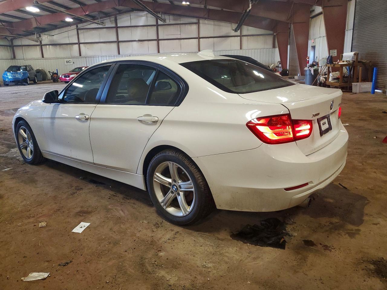 2013 BMW 320 I xDrive - Фото 2
