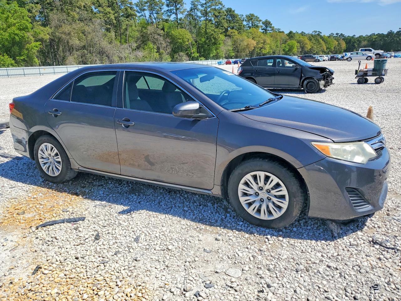 2012 Toyota Camry Le - Фото 4