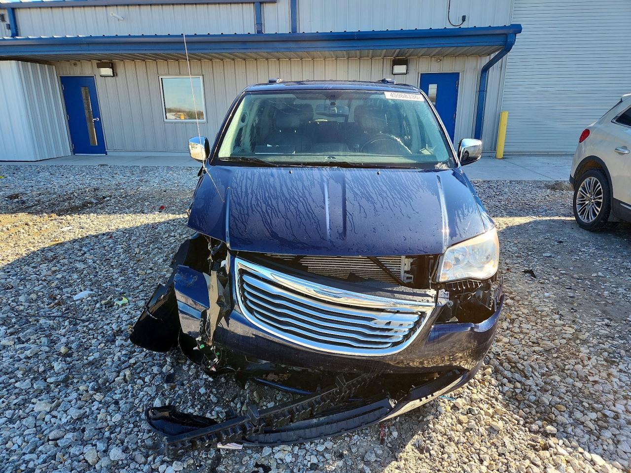 2013 Chrysler Town & Country Touring L - Image 5
