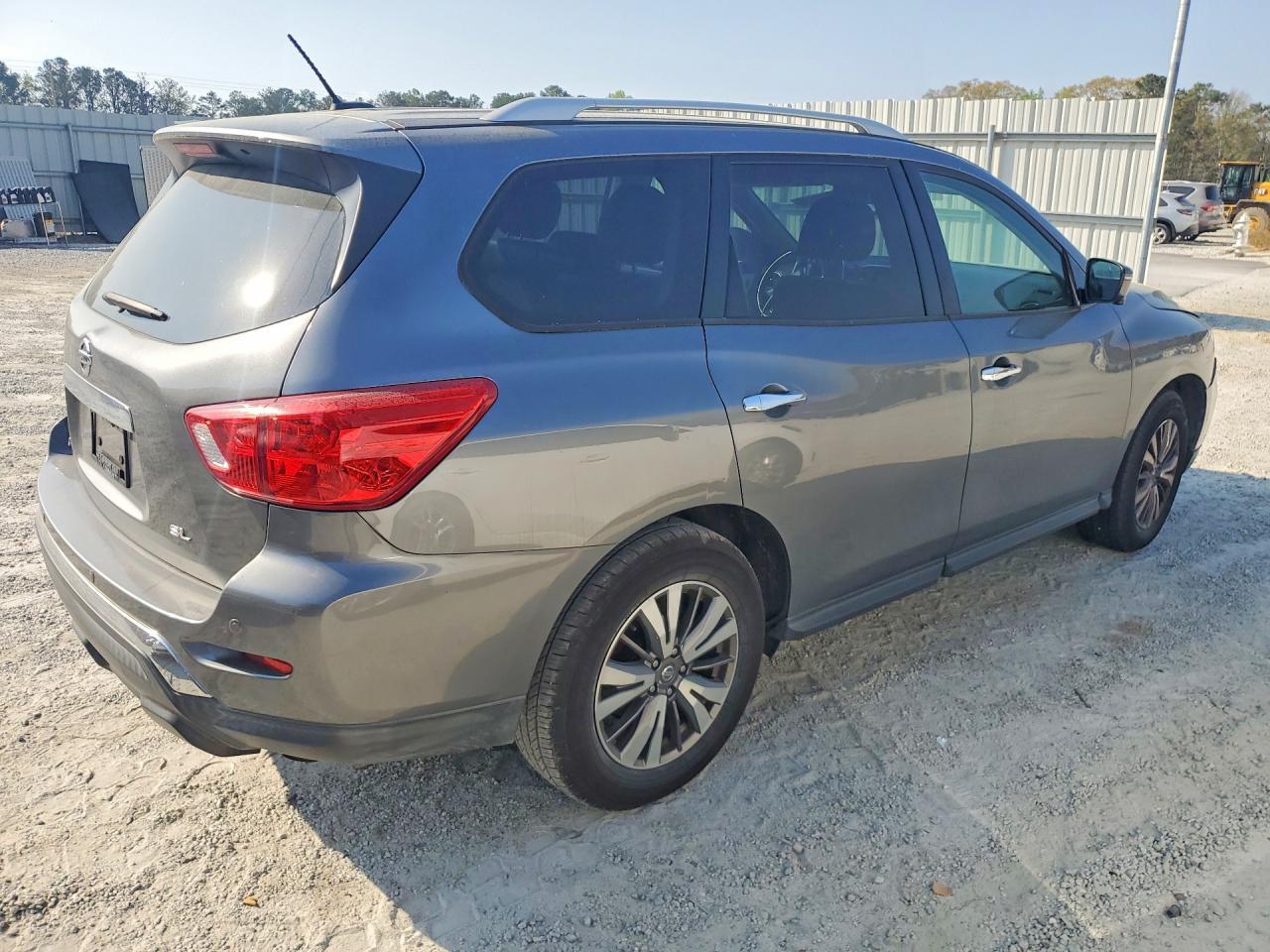 2018 Nissan Pathfinder Sl - Фото 3