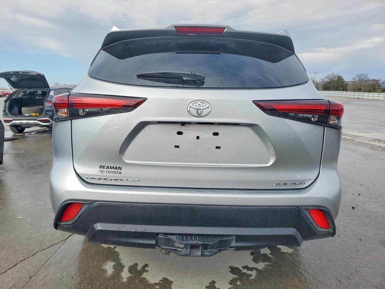 2025 Toyota Highlander Xle - Image 6