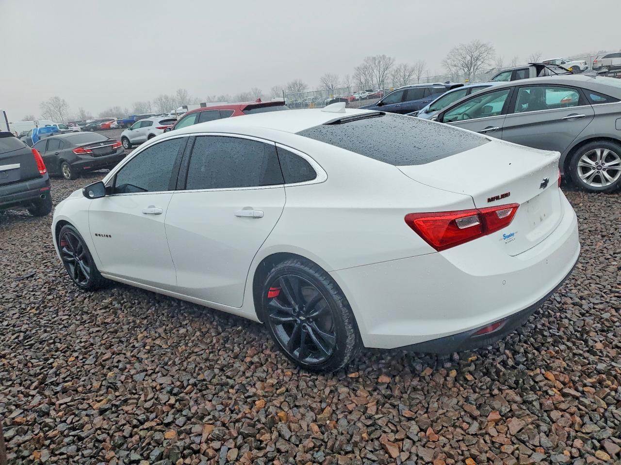 2018 Chevrolet Malibu Lt - Image 2