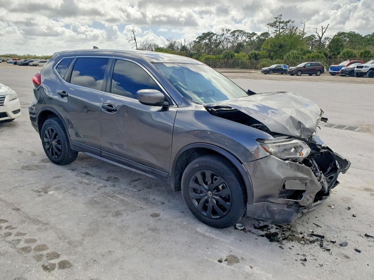2019 Nissan Rogue S - Image 4