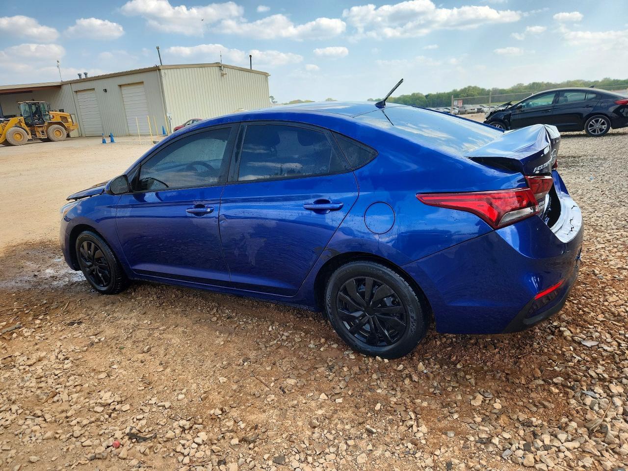 2021 Hyundai Accent Se - Фото 2