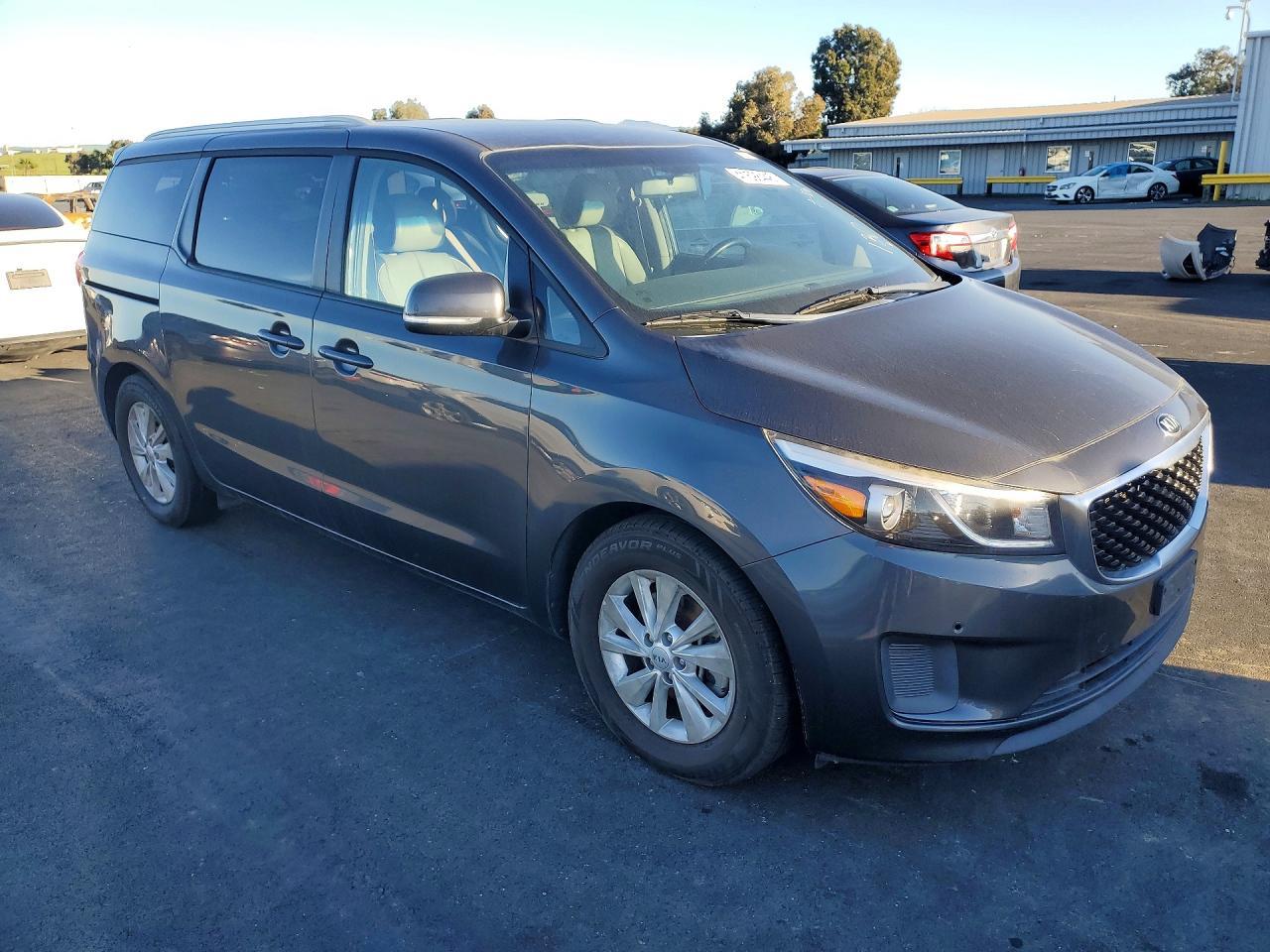 2017 Kia Sedona Lx - Фото 4