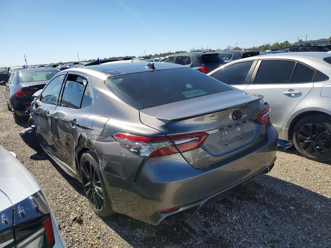 2021 Toyota Camry Xse - Фото 2