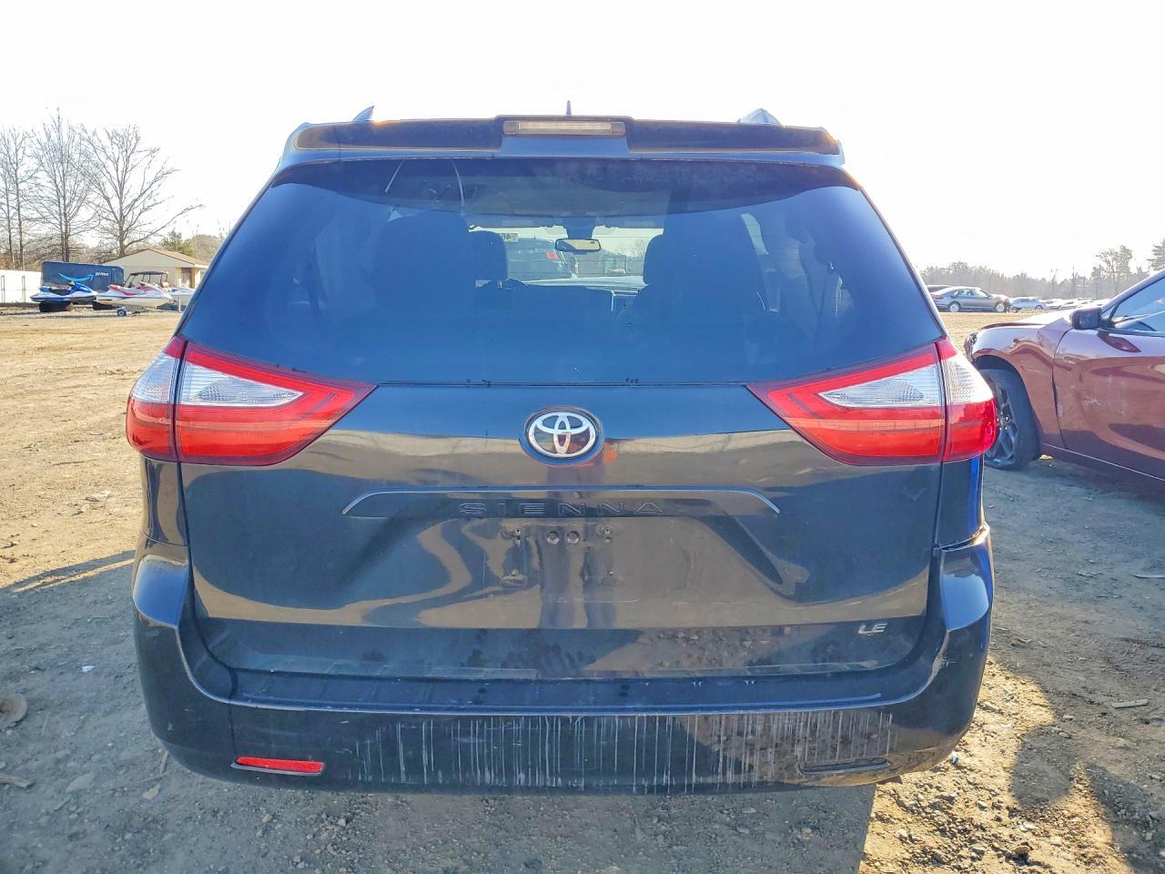 2018 Toyota Sienna Le 8-Passenger - Фото 6
