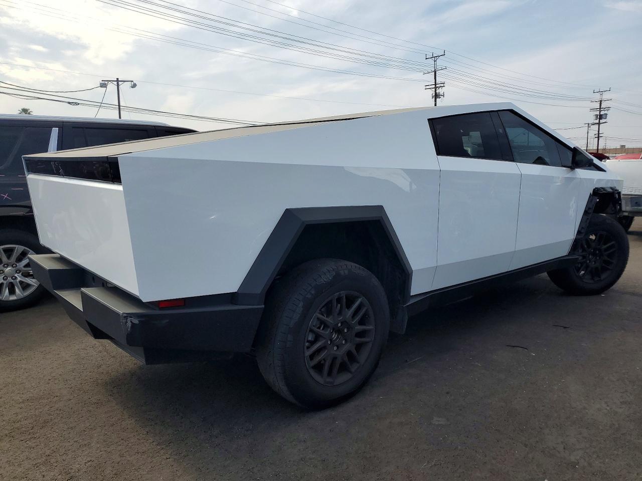 2025 Tesla Cybertruck - Image 3