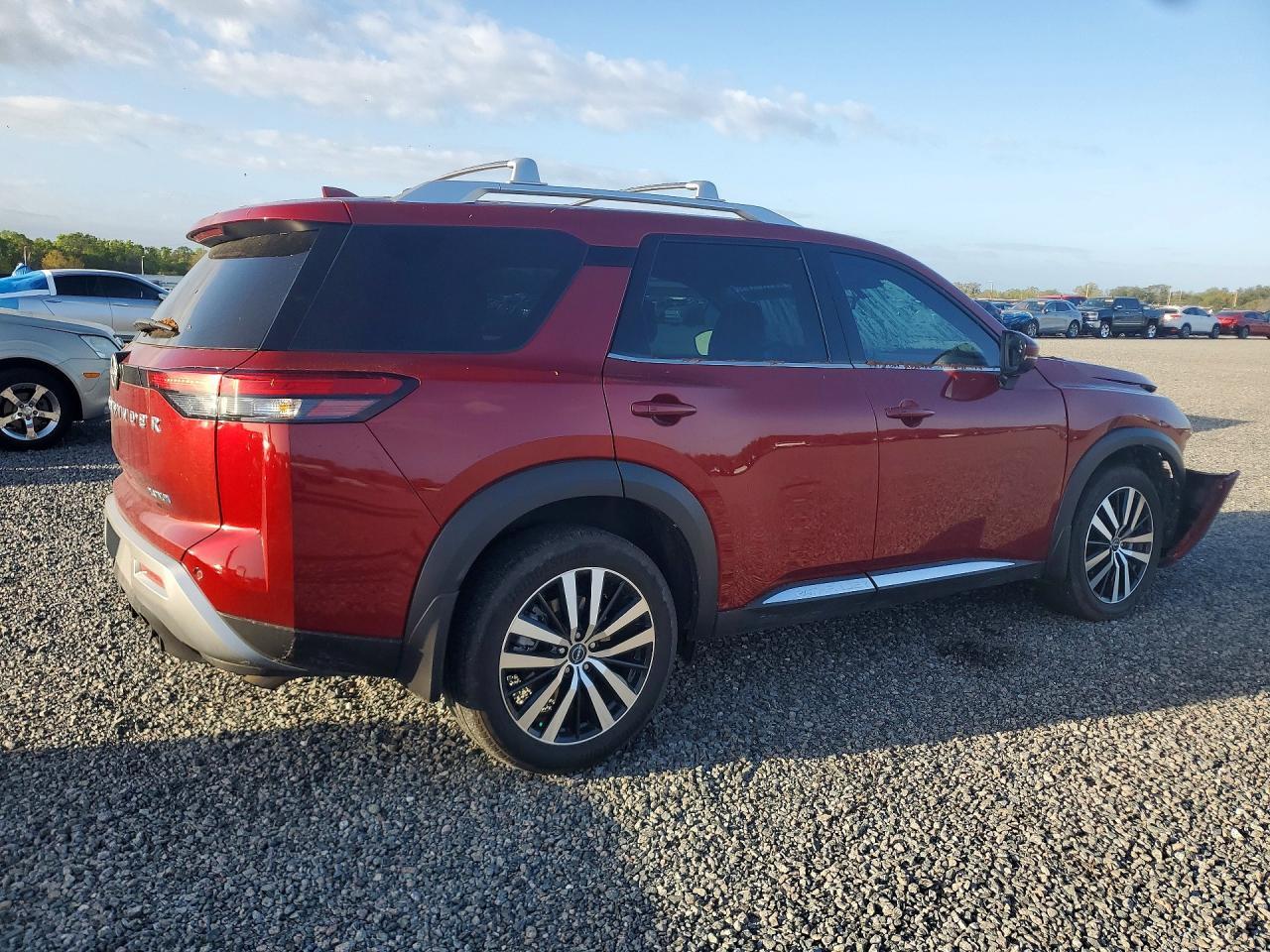 2025 Nissan Pathfinder Platinum - Фото 3