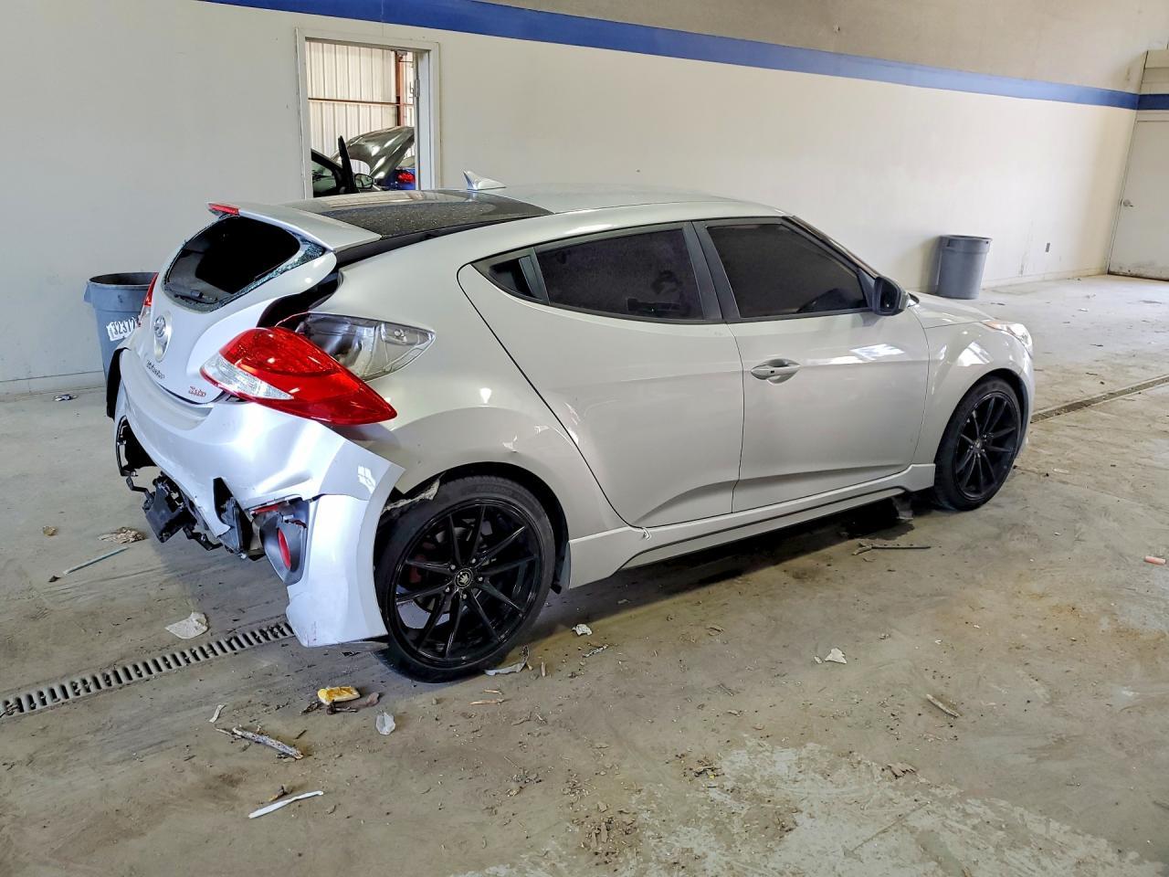 2016 Hyundai Veloster Turbo - Image 3