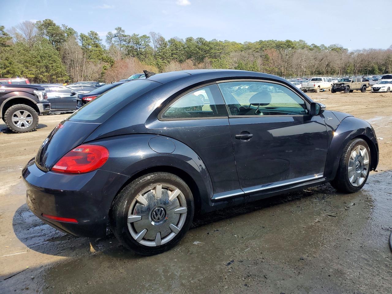 2013 Volkswagen Beetle - Фото 3