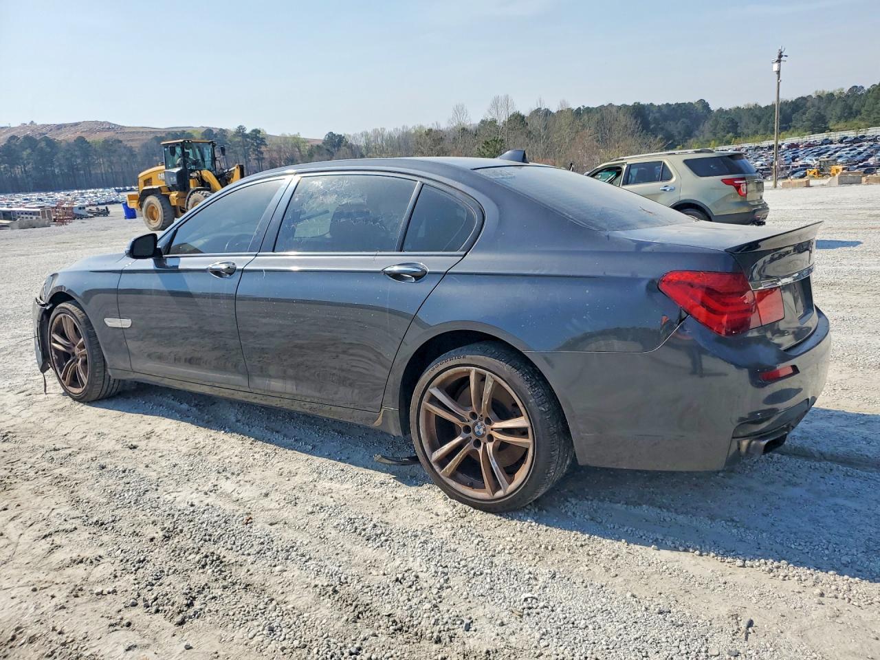 2015 BMW 750 Li - Image 2
